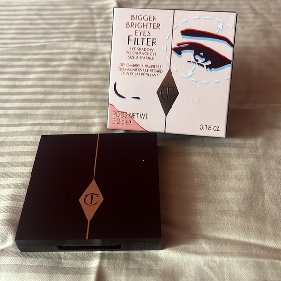 Bigger Brighter Eyes Eyeshadow Palette - Picture 5 of 6